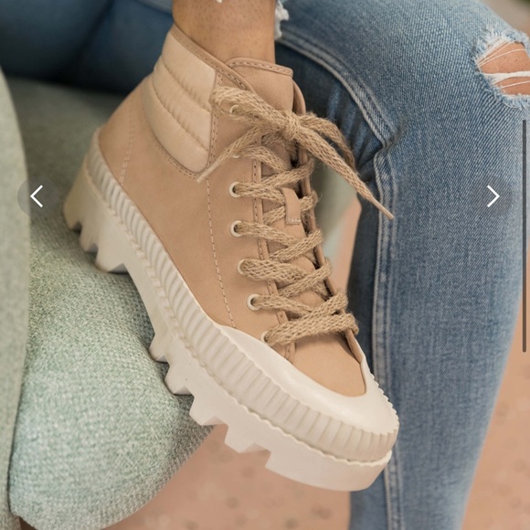 Brand new Dolce Vita Ociana sneakers in Dune Nubuck. - Picture 2 of 10